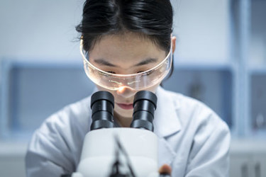 GettyImages-1395479417 biotech research