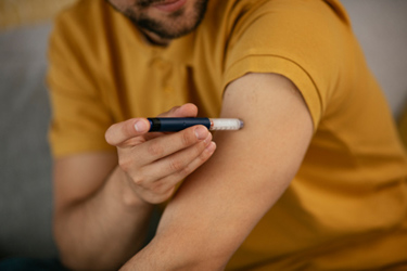 GettyImages-1279969622-self-injector-injection