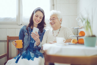 GettyImages-639015264 patient, smartphone