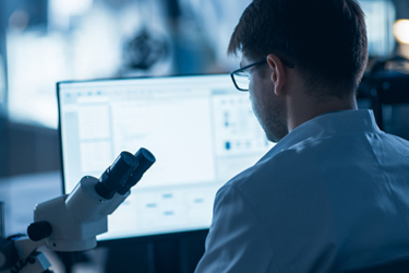 iStock-1214112153-computer-lab-microscope