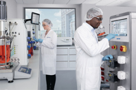 Eppendorf people-scene_BioFlo-720_man-using-touchscreen-2 - CMYK
