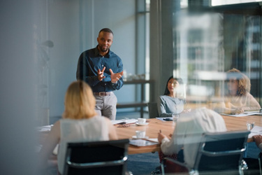 meeting teamwork planning-GettyImages-2148861850 meeting teamwork planning-GettyImages-2148861850