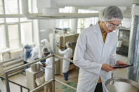 GettyImages-1572385009 production, facility, manufacturing, pharma
