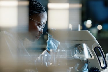 GettyImages-2149039471 scientist lab microscope GettyImages-2149039471 scientist lab microscope