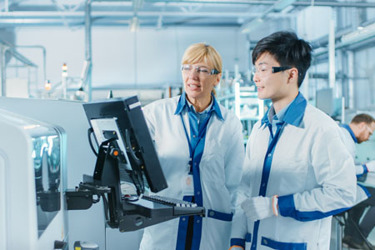 GettyImages-1135140461-lab-team