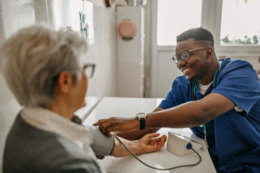 GettyImages-1289420168 nurse
