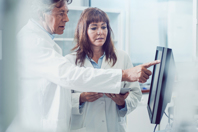 GettyImages-547418608-lab-team-collaboration-planning