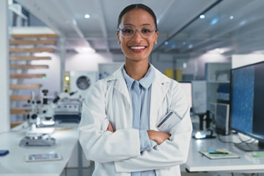 GettyImages-1327109659-scientist-lab-smile-happy