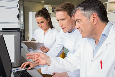 scientists data management clinical 450x300 scientists data management clinical 450x300