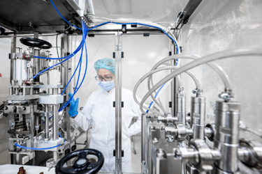 GettyImages-1419815089 lab, manufacturing