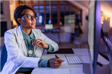 GettyImages-1467006387 doctor at computer
