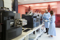 GettyImages-1206874823_flow cytometry_lab