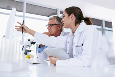 GettyImages-893884884-lab-research-team