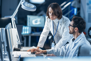 GettyImages-1214111376 scientists computer